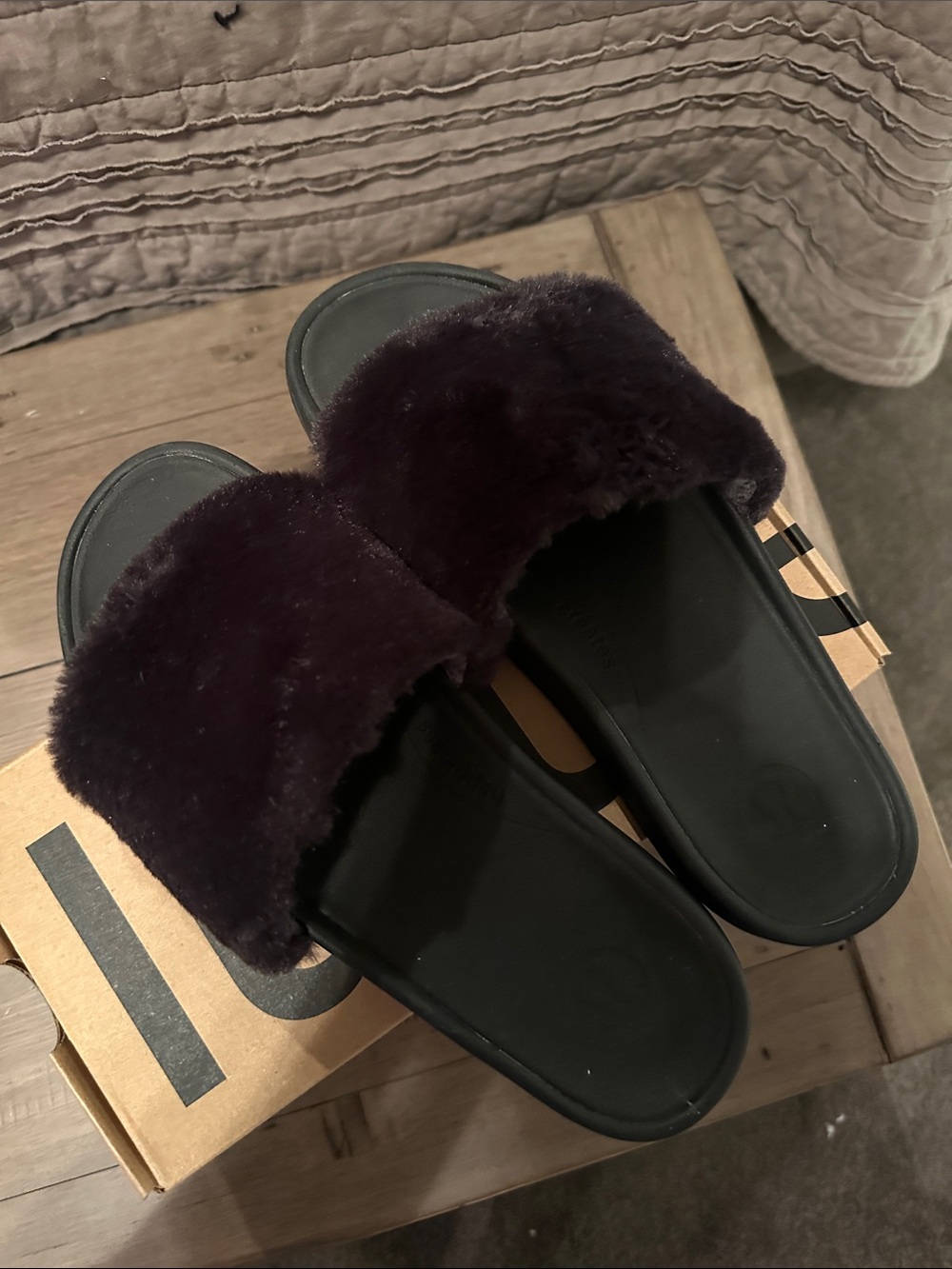 lululemon athletica Women's Plush Slide Sandals in Black